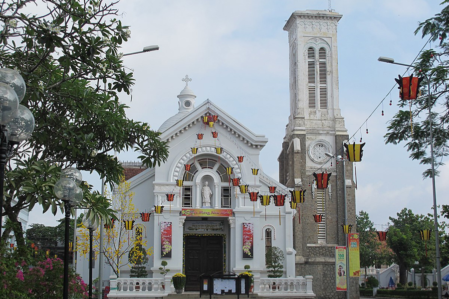 eglises-feter-Noel-Ho-Chi-Minh-Ville