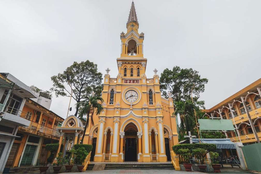 eglises-feter-Noel-Ho-Chi-Minh-Ville