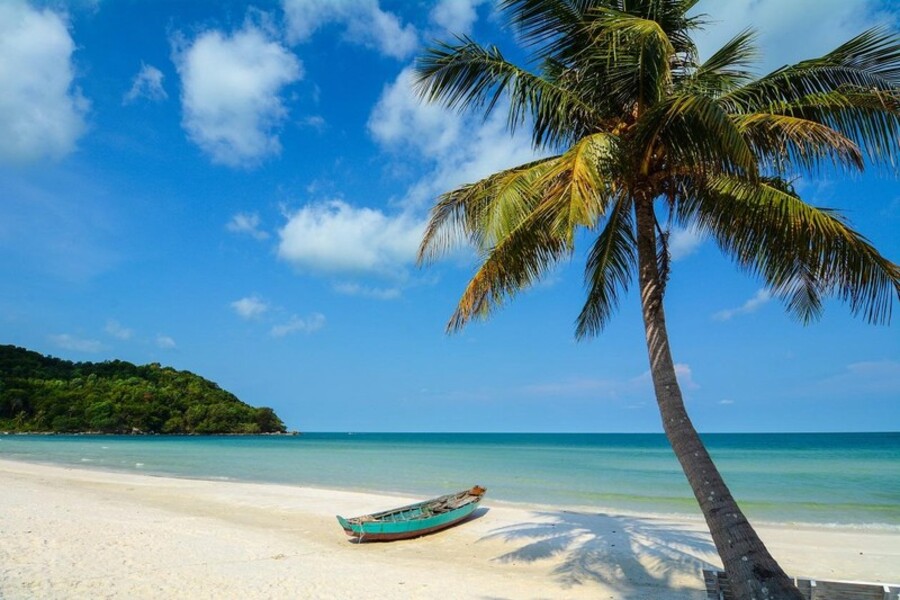 Plage de Bai Sao à Phu Quoc avec sable blanc et eau turquoise