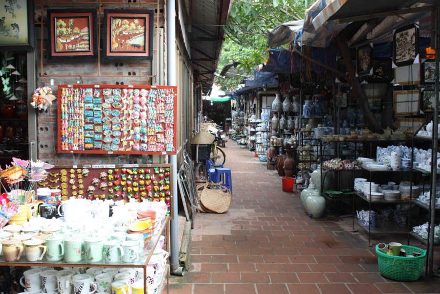 10 endroits idéaux pour faire du shopping à Hanoi - marché de la poterie de Bat Trang