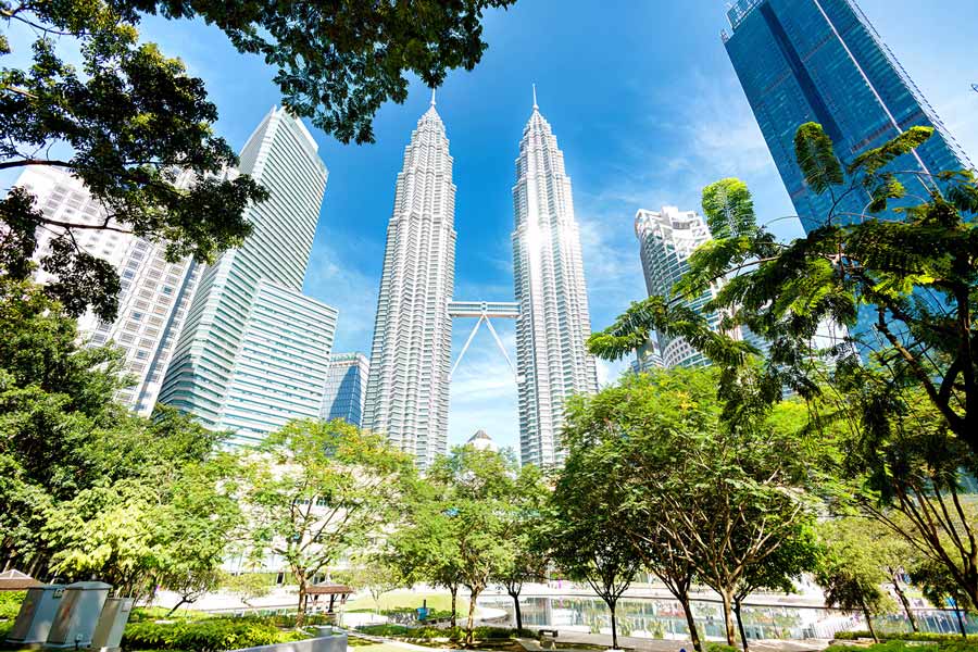 Les tours Petronas - le symbole de la capitale Kuala Lumpur