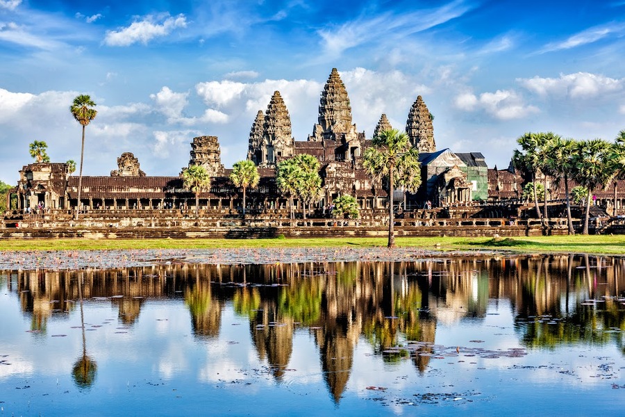 Lever du soleil sur Angkor Wat, moment magique d’un circuit au Cambodge