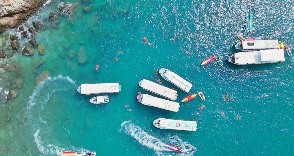 Prendre un bateau à fond de verre