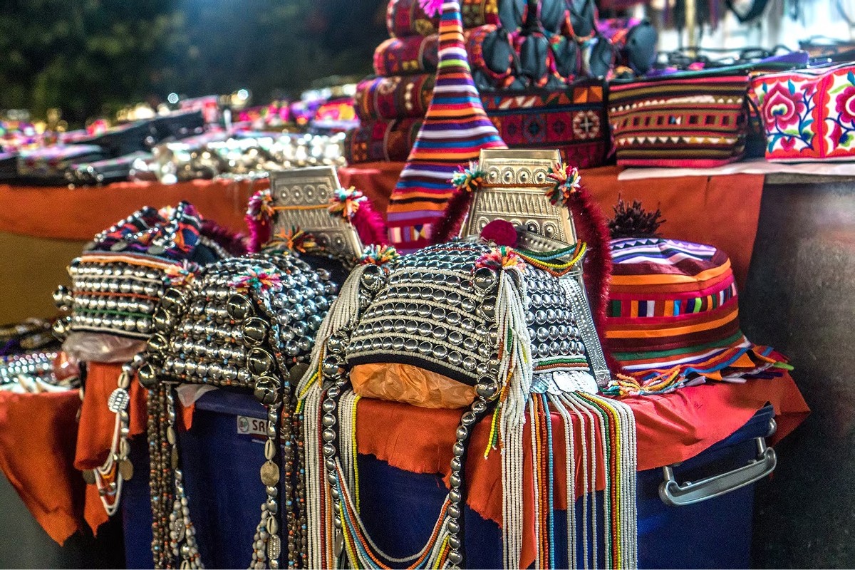 Faire du shopping au bazar de nuit de Chiang Rai