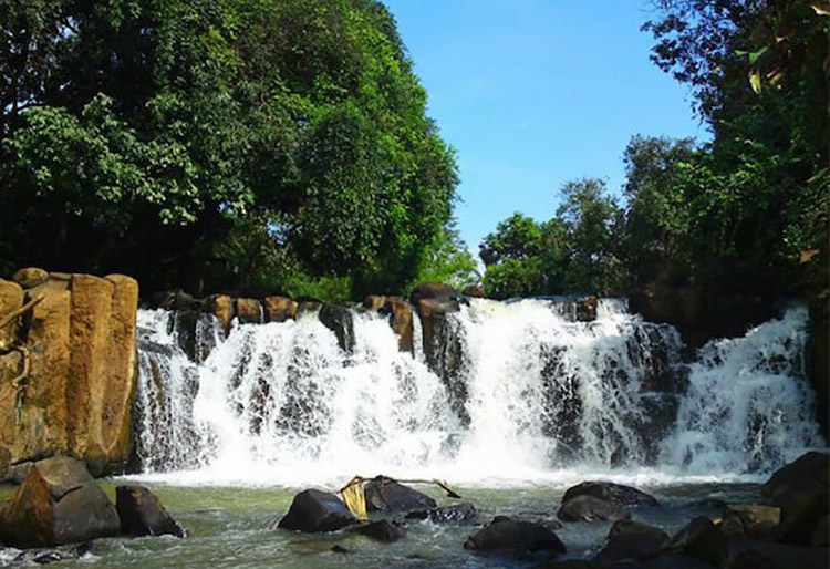 Admirez des cascades uniques à Binh Phuoc