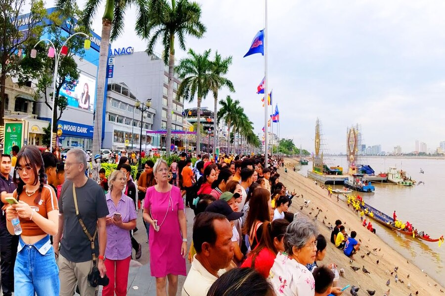 Phnom Penh est sans conteste le cœur battant du festival de Bon Om Touk