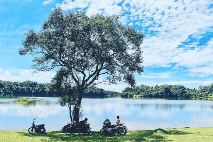 Voyager en moto de prairie de Bu Lach