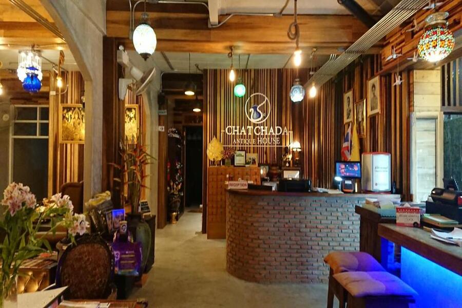 Entrée de Chatchada House guesthouse à Ao Nang