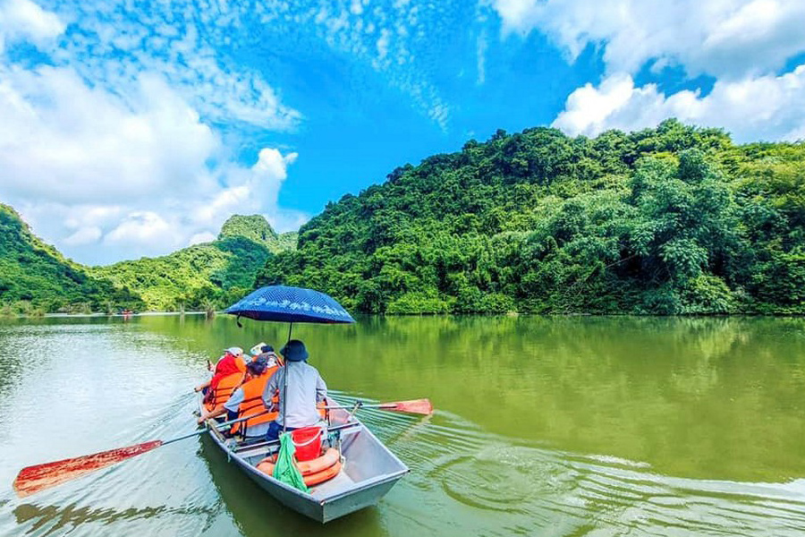 Ninh Binh est une des destinations au nord du Vietnam en famille les plus fascinantes