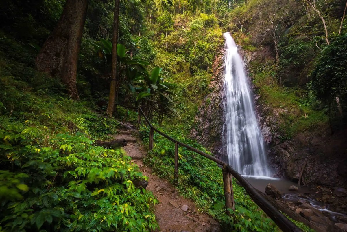 Chutes d'eau de Khun Korn