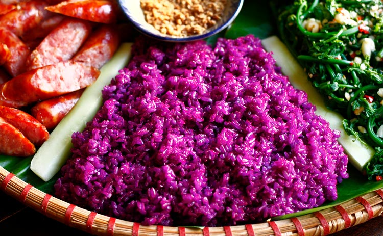 Riz gluant violet au riche goût des hautes terres attire les touristes