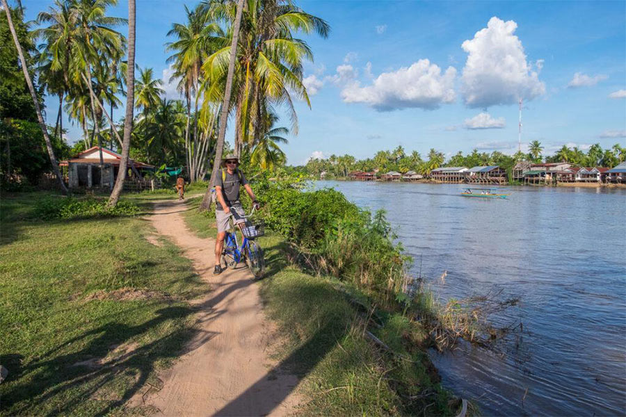 Une balade à vélo pour découvrir les paysages autour de Don Det