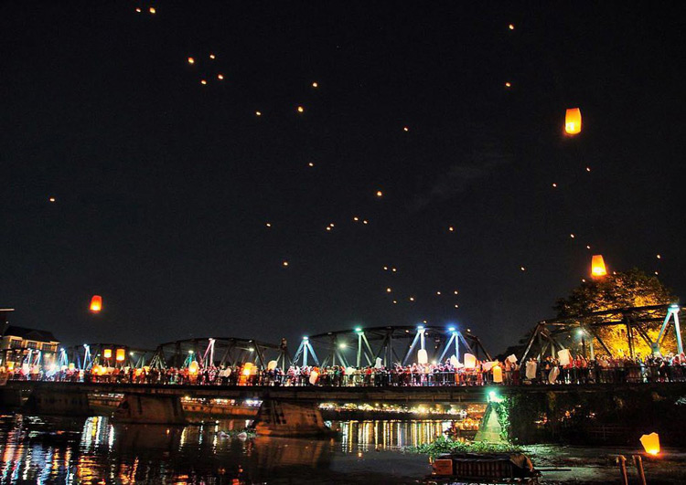 Festival des lanternes au Wat Phan Tao