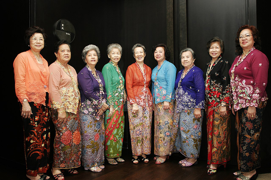 Kebaya est porté par les femmes dans la fête Hari Raya Aidilfitri