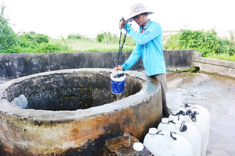 Visite des vestiges de l'ancien puits de Gia Long