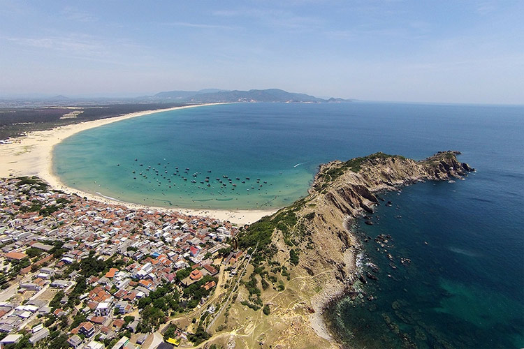 Charmante belle plage sur l'île de Quan Lan