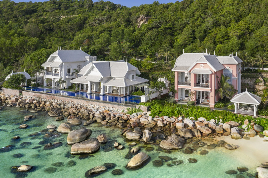 JW Marriott Phu Quoc Emerald Bay, resort de luxe au design unique, destination prisée pour mariages et séjours d’exception