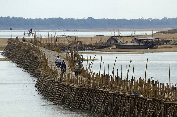 Pont de bambou à Kampong Cham - le pont le plus spécial d'Asie du Sud-Est