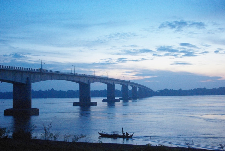 Pont Kizuna - pont sur le fleuve Mékong