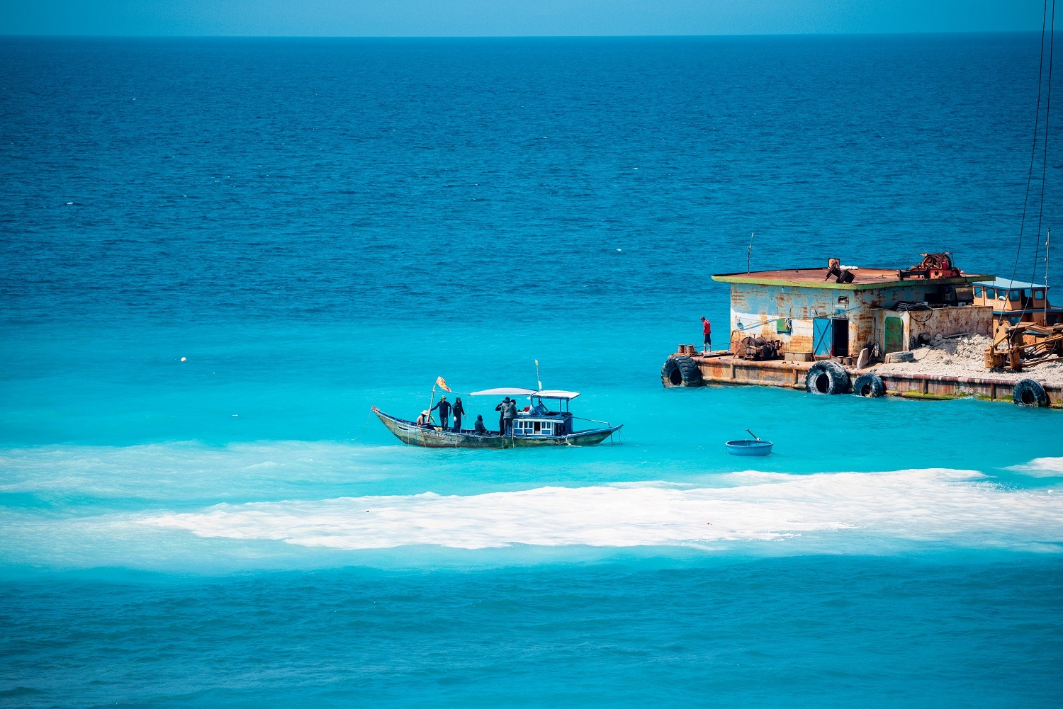 La couleur bleue de l’eau de mer est typique de Ly Son