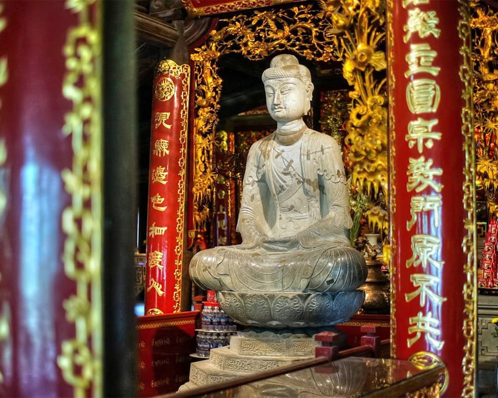 La célèbre statue d'Amitabha