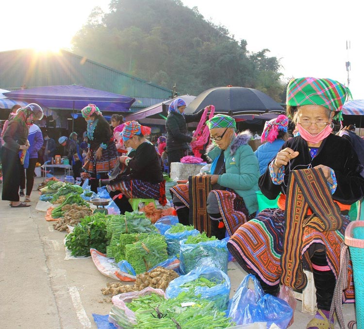 Visitez un marché ethnique à Lai Chau