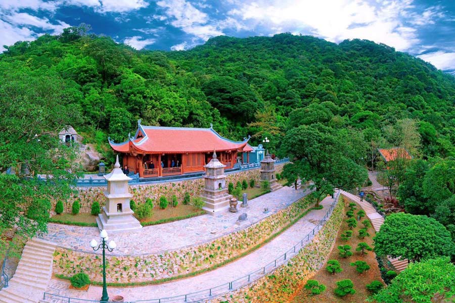 Temple An Ngoa Van - Le Mont du Poème