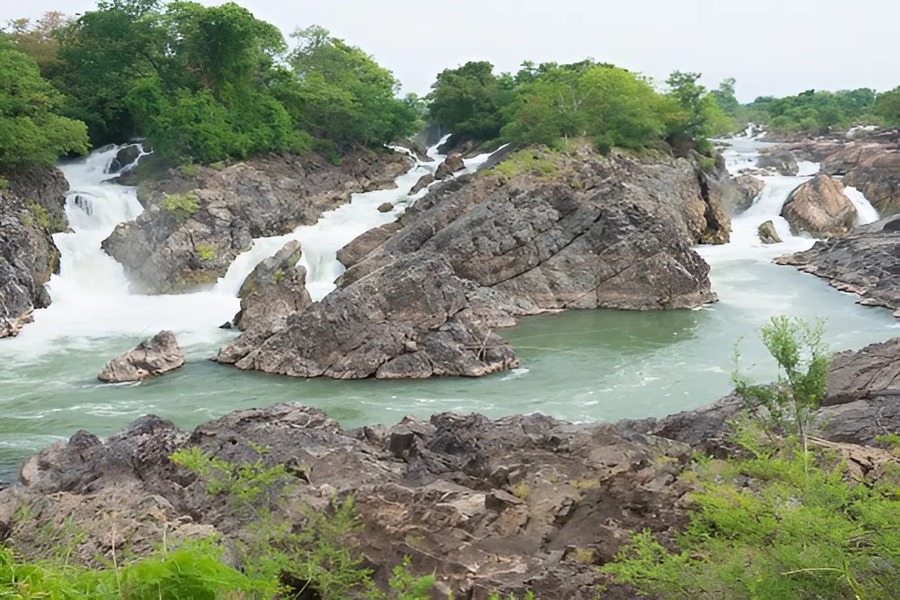 Paysage fluvial unique des 4000 îles sur le Mékong