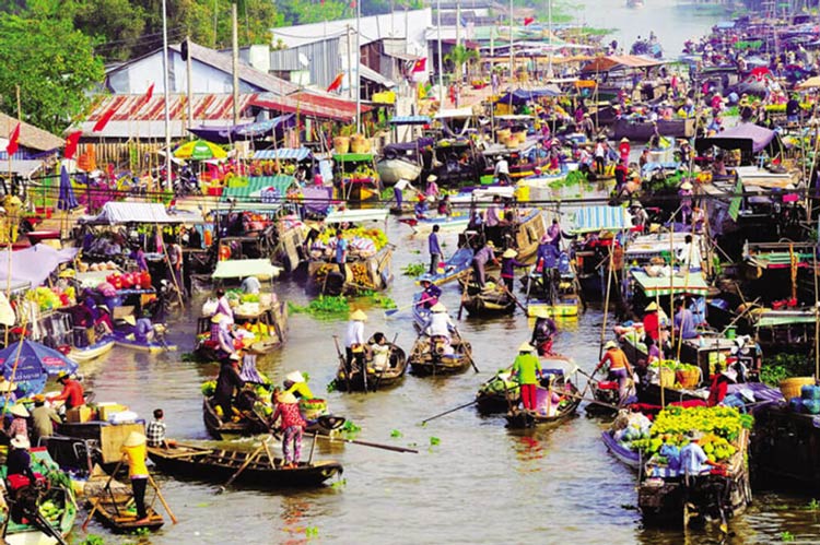 Aube tôt occupée au marché flottant