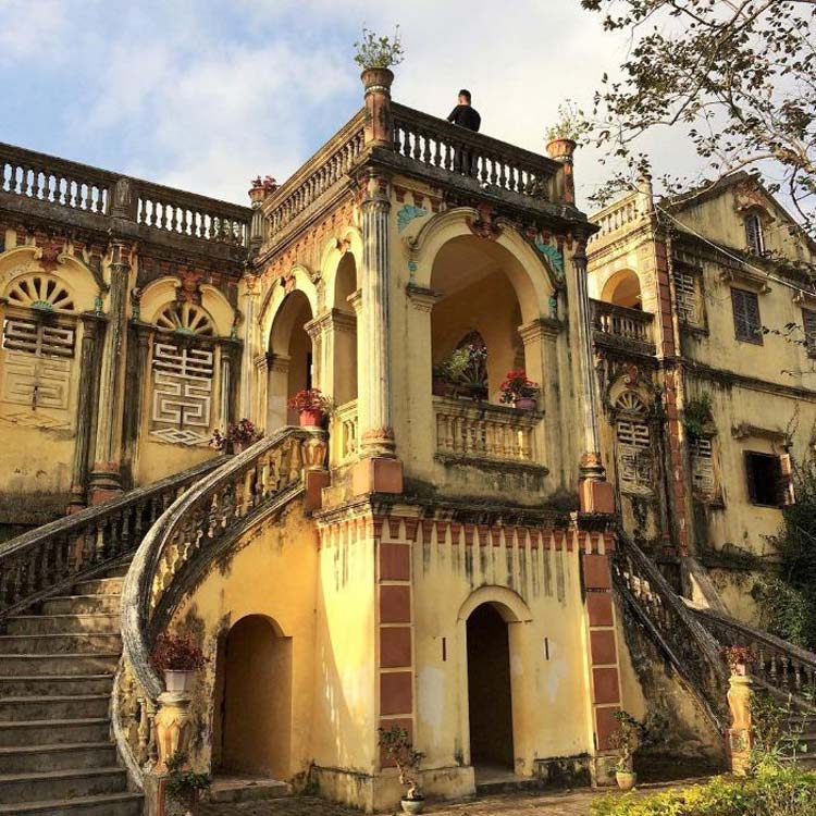 Escalier en colimaçon - caractéristique du style de construction occidental