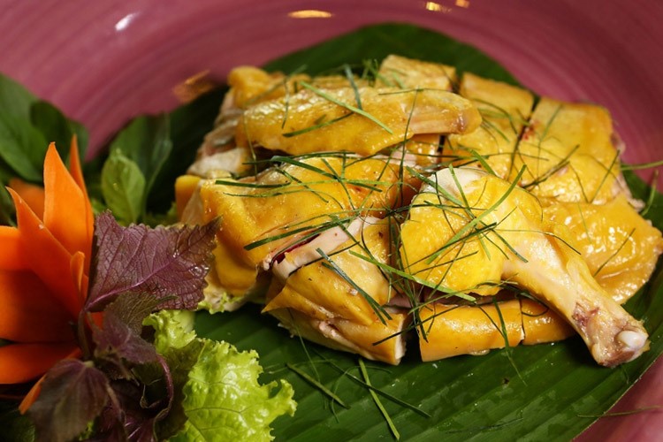 Poulet des collines de Tien Yen en venant à musée de Quang Ninh