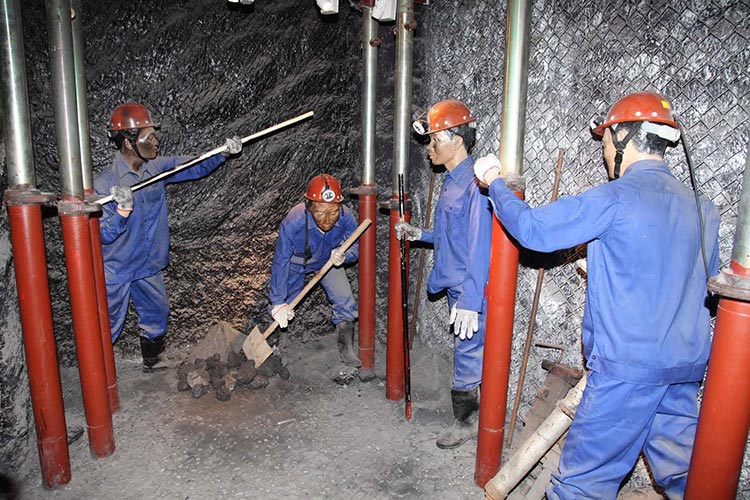 3e étage : Reconstitution de toute l’histoire de l’industrie minière du charbon du musée de Quang Ninh