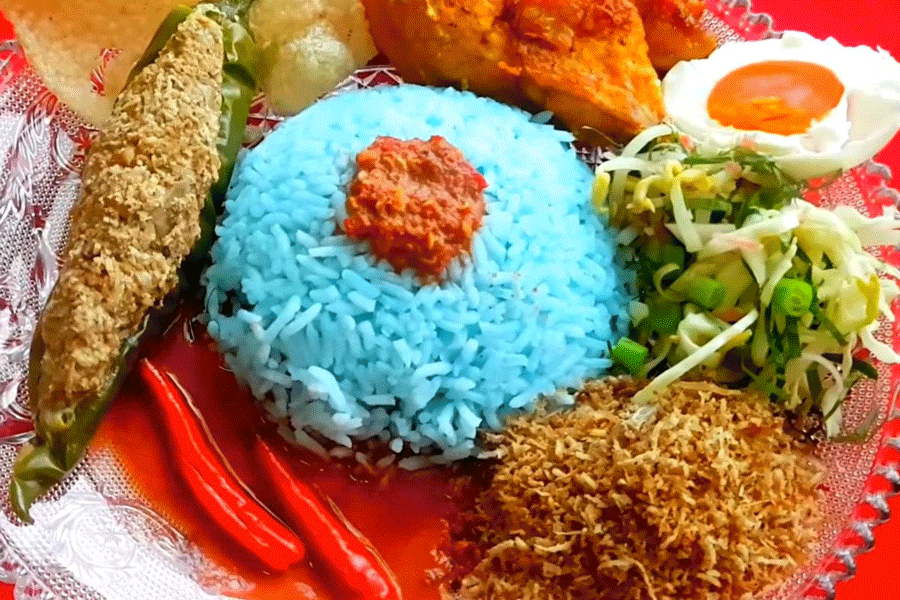 Que manger au marché nocturne du Ramadan ? - Nasi Kerabu