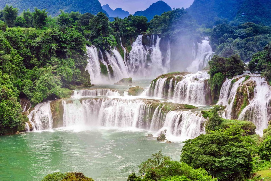 Cascades situées près de Nghieu Son Linh ajoutent une dimension sauvage 