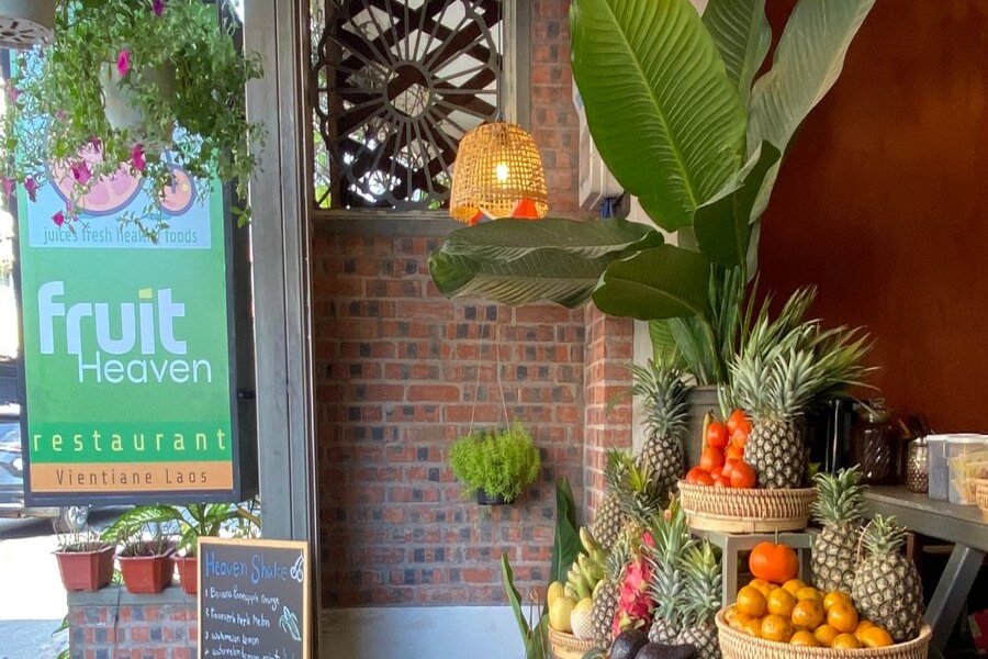 Smoothies frais et plats végétariens chez Noy’s Fruit Heaven
