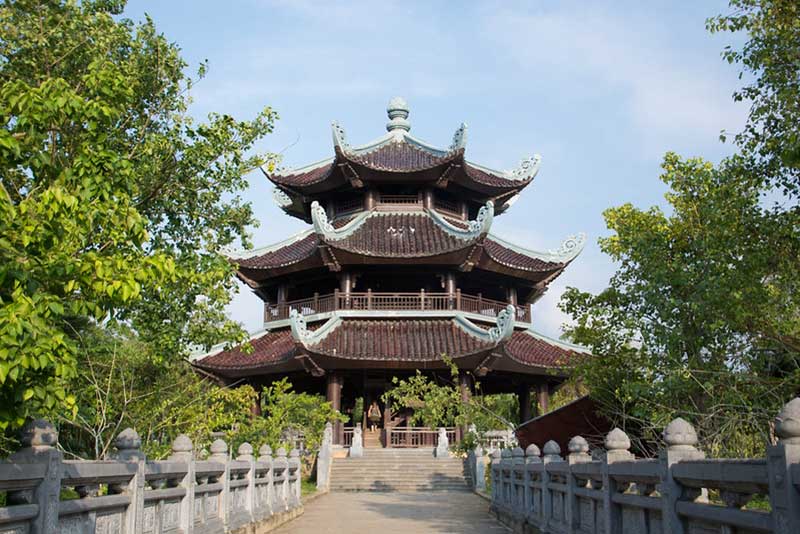 La tour de cloche dans la pagode Bai Dinh