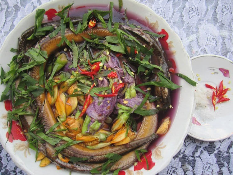 Soupe à la jacinthe d'eau cuisinée avec du poisson