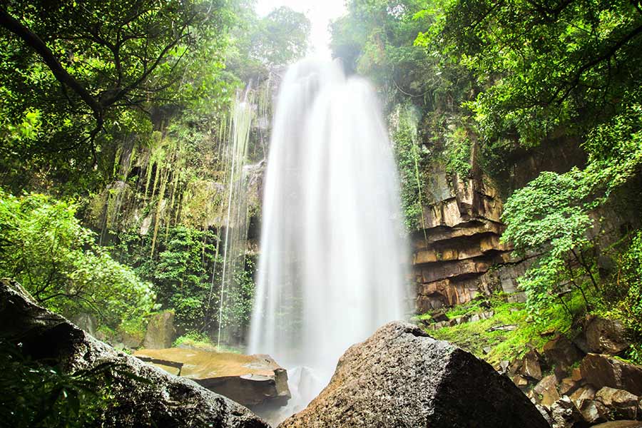 Visite de la cascade dans le parc national de Kirirom