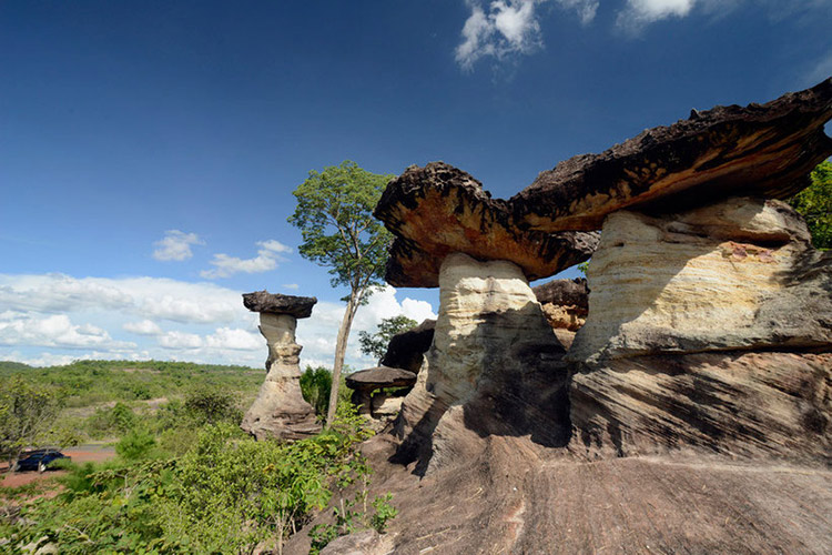 « Rochers champignons » au parc national de Pha Taem