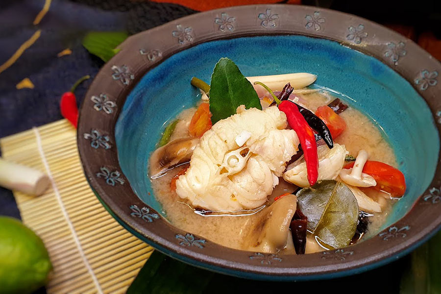 Tom Yum Pla - soupe épicée de poisson à Phichit