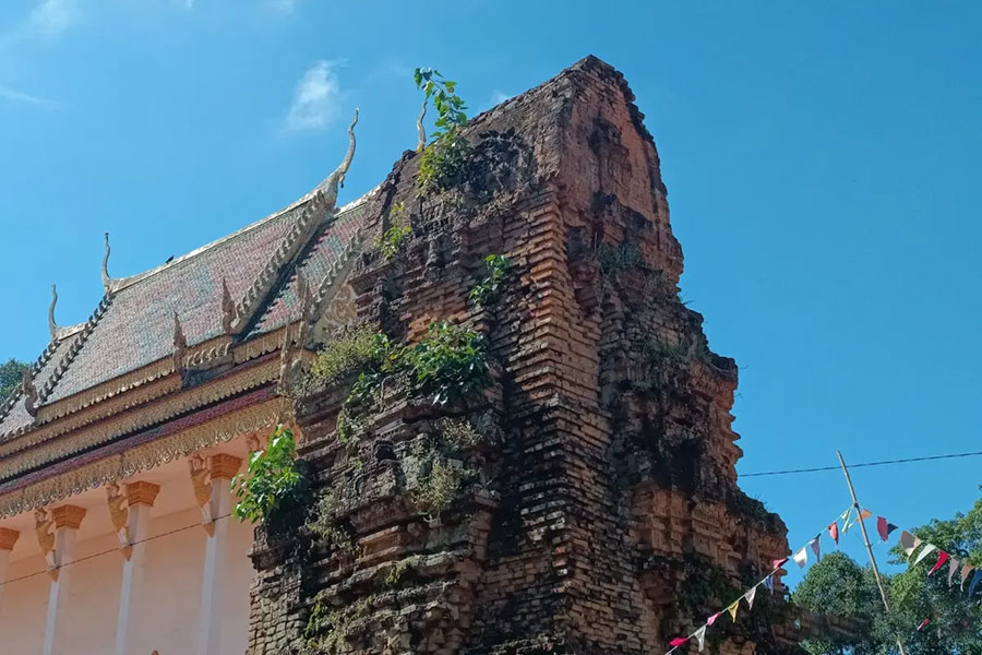 Entrée orientale du temple de Prasat Phum Prasat