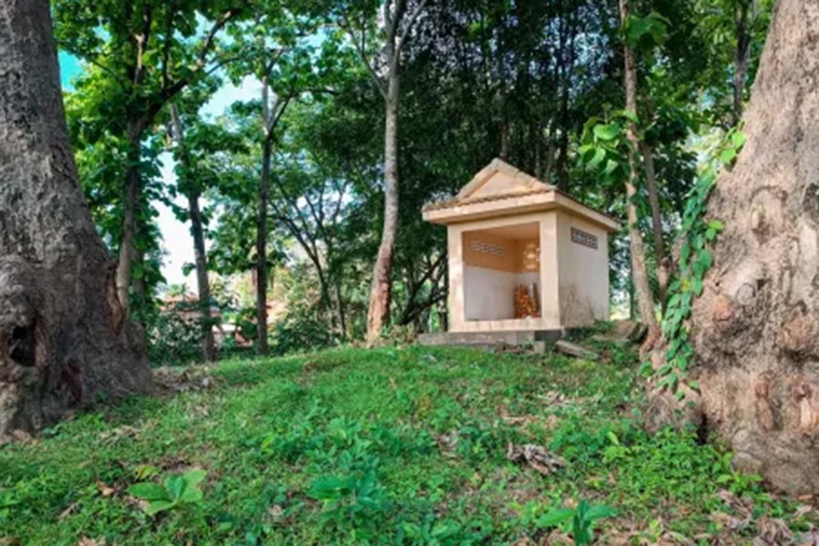 Un autre monticule, Neak Ta Boran du temple de Prasat Phum Prasat