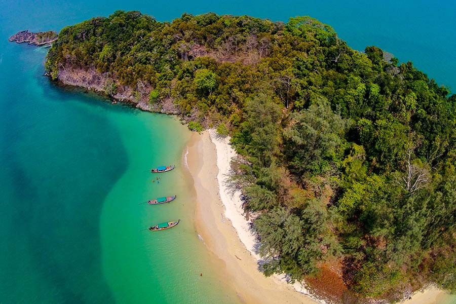 Parc national de Laem Son - une réserve naturelle située sur la côte ouest de la Thaïlande à la province de Ranong