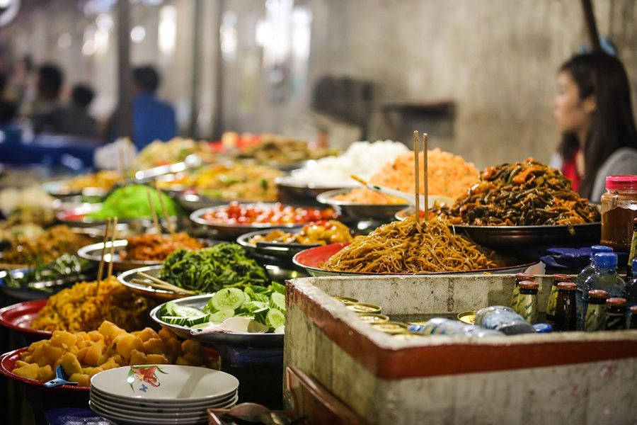 Street food au Laos : guide des meilleures spécialités à déguster