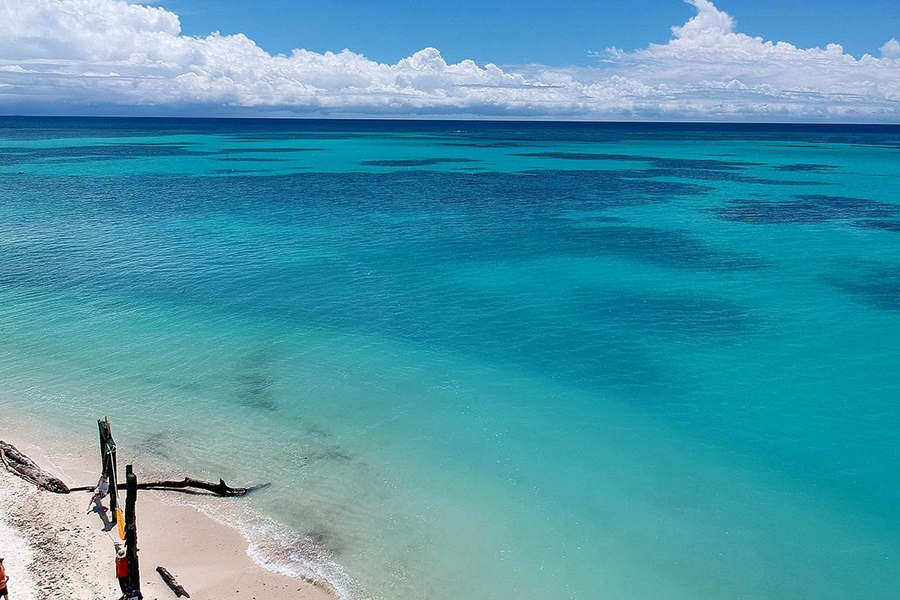 Île Mengalum à Sabah offre des plages paradisiaques et une nature intacte