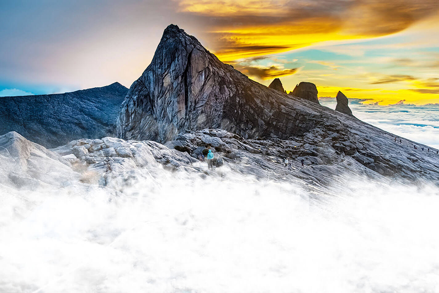 Mont Kinabalu à Sabah est un sommet majestueux offrant des vues spectaculaires