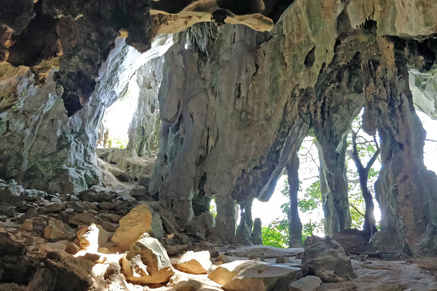 Grotte de Charas à Sungai Lembing offre des formations rocheuses impressionnantes