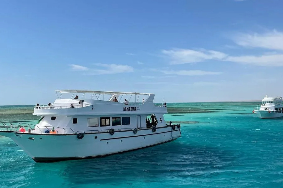 Eau claire de la mer à Tanjung Gemuk