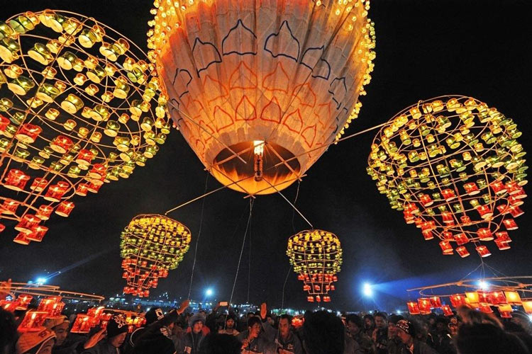  Le festival des ballons de Taunggyi