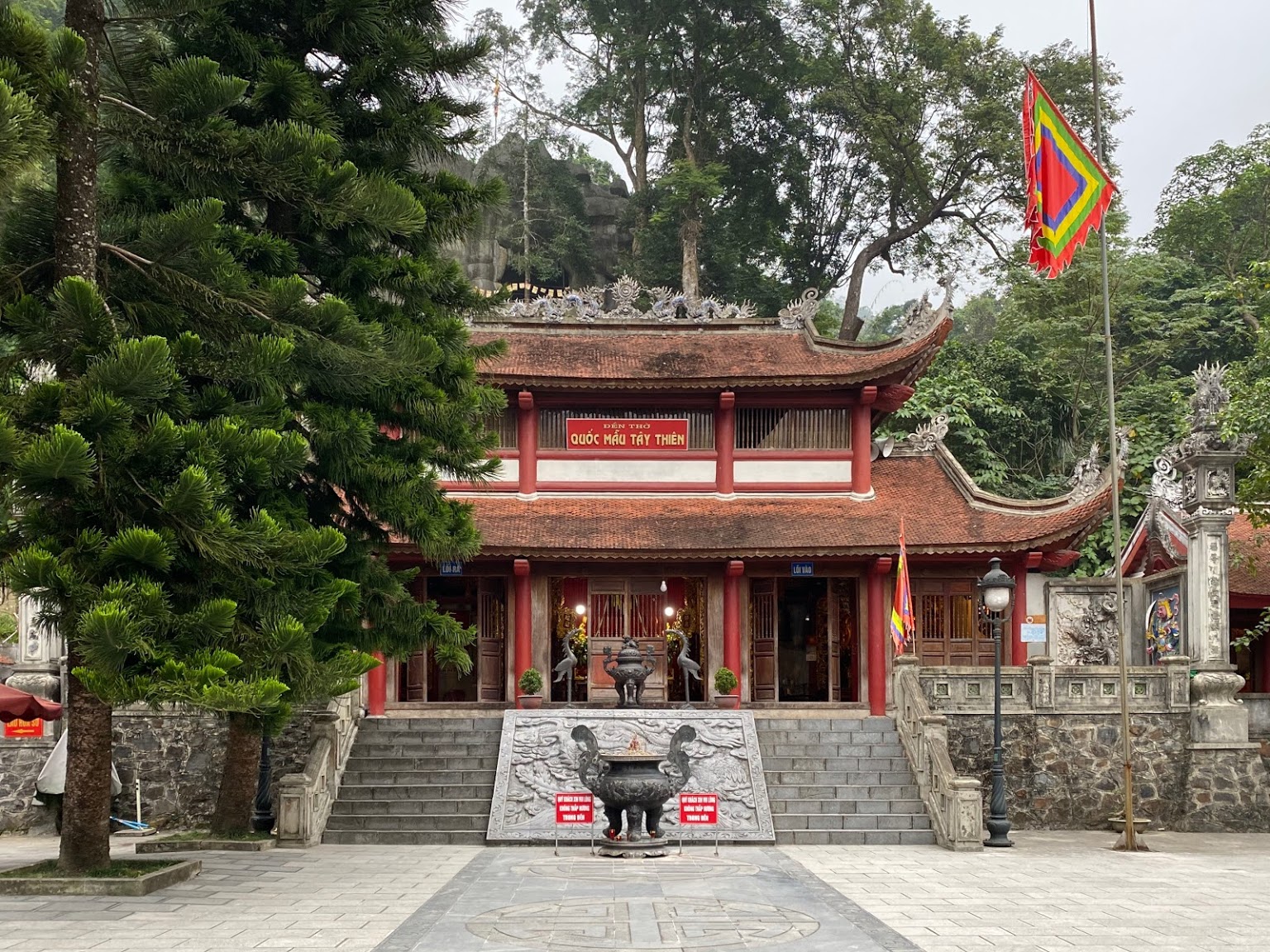 Temple mère national de Tay Thien